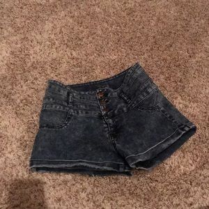 Refuge size 4 shorts
